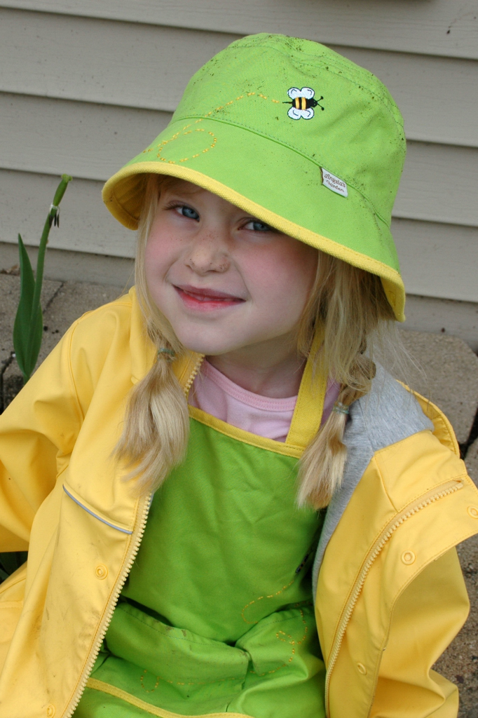 Yes, that's dirt on her nose.
